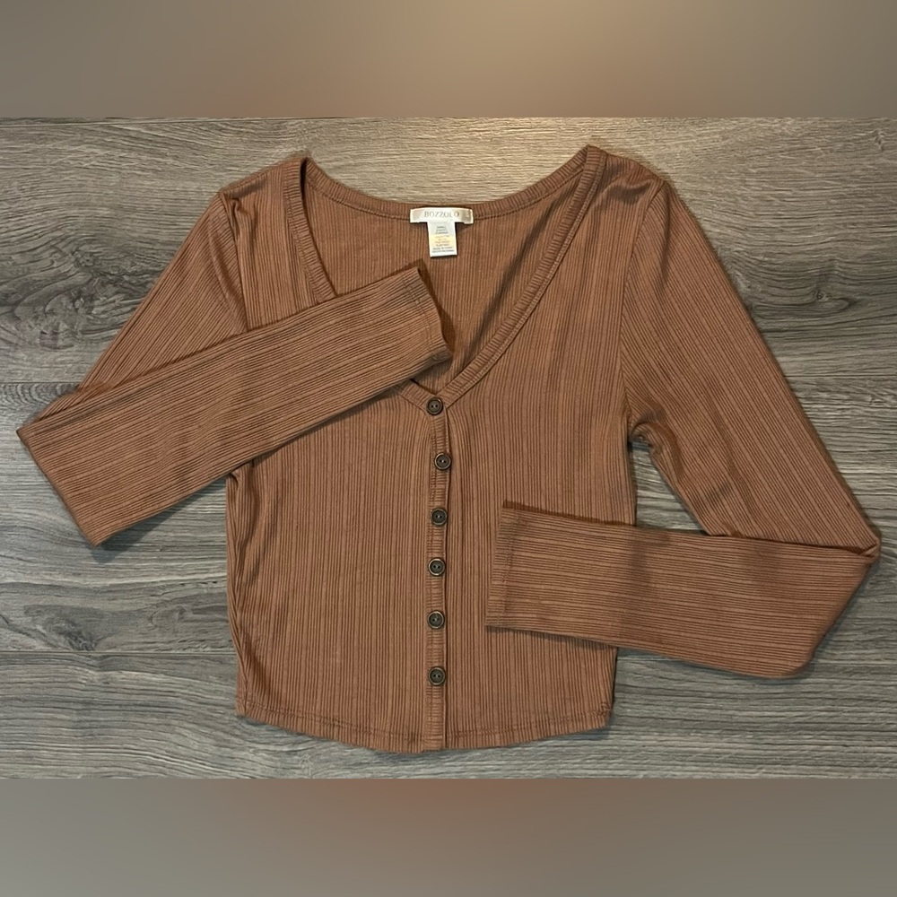 Womans brown Long Sleeve (fitted/crop) with Buttons